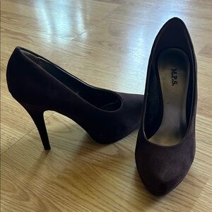 Chic Brown Suede Heels